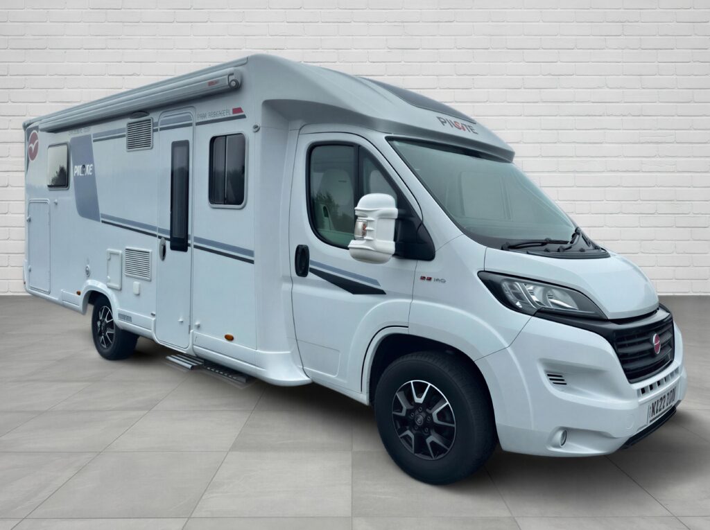 2020 Pilote P740 Essential Exclusive Edition Exterior