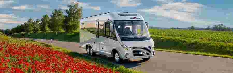 csm 2021 fahraufnahme wohnmobil chic e line 50 da mercedes blumen cf27645e05 1