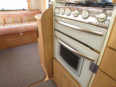 2002-swift-sundance-590-rl-13.jpg