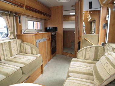 2007-autotrail-cheyenne-696g-uc5567-2.jpg