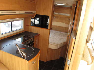  2009-autotrail-dakota-uc5457-60.jpg