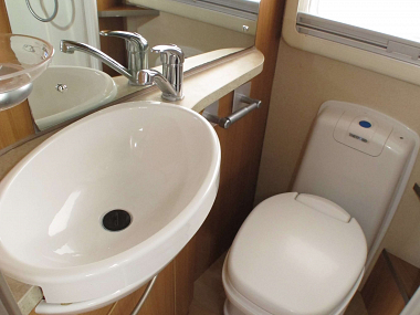  2009-swift-kontiki-645-for-sale-uc5721-45.jpg