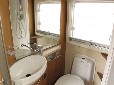  2009-swift-kontiki-645-for-sale-uc5721-48.jpg