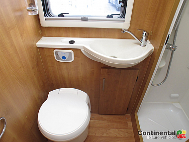  2010-autotrail-apache-632-for-sale-ros281-19.jpg