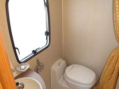  2010-chausson-flash-02-for-sale-uc5622-33.jpg