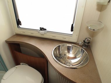  2010-chausson-welcome-85-for-sale-ros239-37.jpg