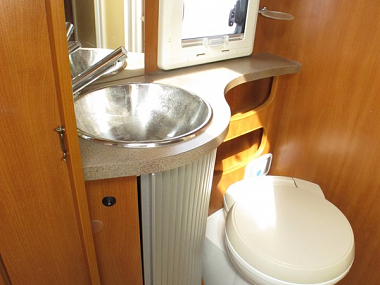 2010-chausson-welcome-suite-for-sale-uc5929-32.jpg