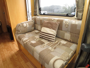  2010-elddis-autoquest-155-for-sale-uc5720-21.jpg