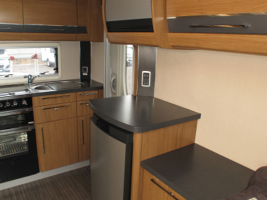  2011-autotrail-frontier-navajo-for-sale-uc5581-24.jpg