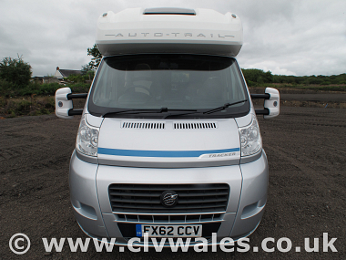  2012-autotrail-tracker-eks-uc5486-2.jpg