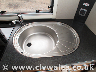  2012-autotrail-tracker-eks-uc5486-27.jpg