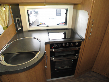  2012-autotrail-tracker-fb-for-sale-ros248-31.jpg