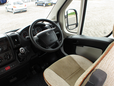  2012-elddis-autoquest-145-uc5466-26.jpg