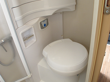  2012-elddis-autoquest-145-uc5466-46.jpg