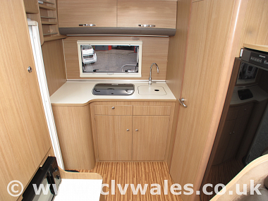  2013-adria-matrix-axess-590sg-uc5334-24.jpg