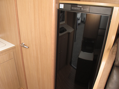  2013-adria-matrix-axess-590sg-uc5334-25.jpg