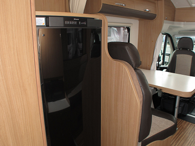  2013-adria-matrix-axess-590sg-uc5334-30.jpg