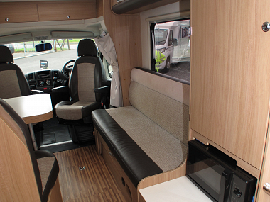  2013-adria-matrix-axess-590sg-uc5334-31.jpg