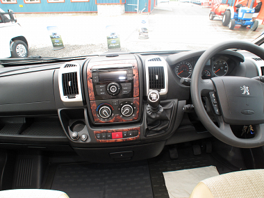  2013-autocruise-jazz-uc5557-14.jpg