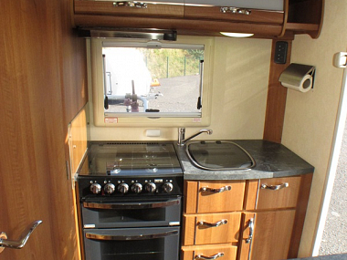  2013-autosleeper-nuevo-es-for-sale-ros275-53.jpg