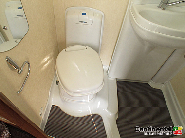  2013-autosleeper-nuevo-es-for-sale-ros275-63.jpg