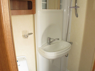  2013-autosleeper-nuevo-es-for-sale-ros275-64.jpg