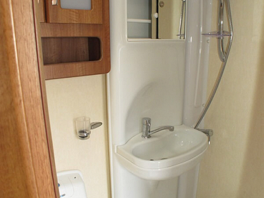  2013-autosleeper-nuevo-es-for-sale-uc5769-46.jpg