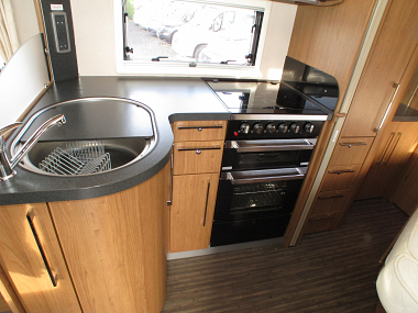  2013-autotrail-frontier-dakota-for-sale-uc5514-22.jpg