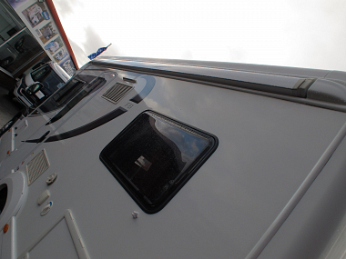  2013-autotrail-tracker-fb-for-sale-uc5533-14.jpg