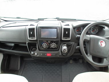  2013-autotrail-tracker-rs-uc5601-11.jpg