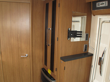  2013-autotrail-tracker-rs-uc5601-24.jpg