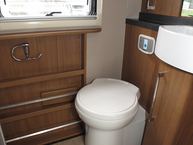  2013-autotrail-tracker-rs-uc5601-33.jpg