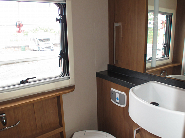  2013-autotrail-tracker-rs-uc5601-34.jpg