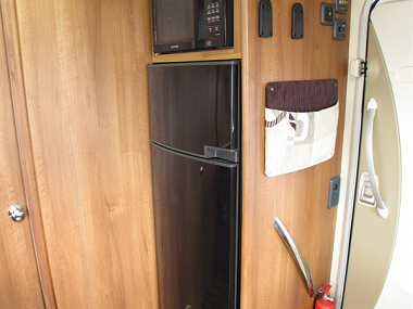  2014-autosleeper-burford-ros285-11_1.jpg
