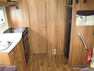  2014-autosleeper-burford-ros285-15_1.jpg