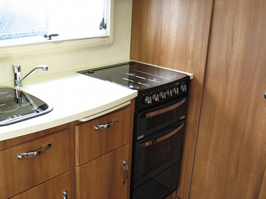  2014-autosleeper-burford-ros285-16_1.jpg