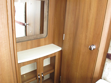  2014-autosleeper-burford-ros285-20_1.jpg