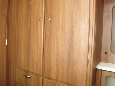  2014-autosleeper-burford-ros285-21_1.jpg