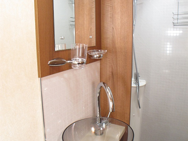  2014-autosleeper-burford-ros285-27_1.jpg