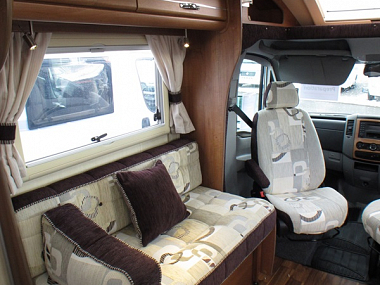  2014-autosleeper-burford-ros285-30_1.jpg