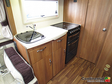  2014-autosleeper-burford-ros285-3_1.jpg