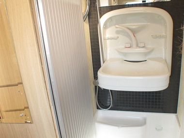  2014-autosleeper-kemerton-for-sale-uc5890-37.jpg