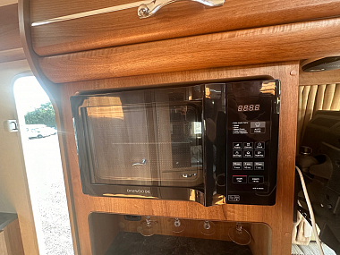  2014-autosleeper-nuevo-for-sale-uc6178-22.jpg