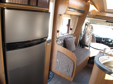  2014-autotrail-frontier-dakota-ros228-40.jpg