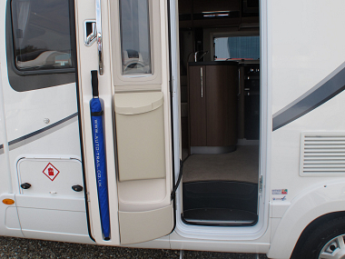  2014-autotrail-tracker-fb-for-sale-uc5535-11.jpg