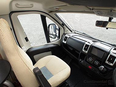  2014-autotrail-tracker-fb-for-sale-uc5802-12.jpg