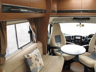  2014-autotrail-tracker-fb-for-sale-uc5802-16.jpg