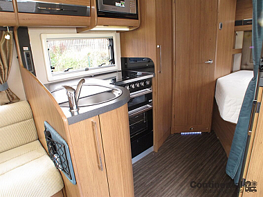  2014-autotrail-tracker-fb-for-sale-uc5802-23.jpg