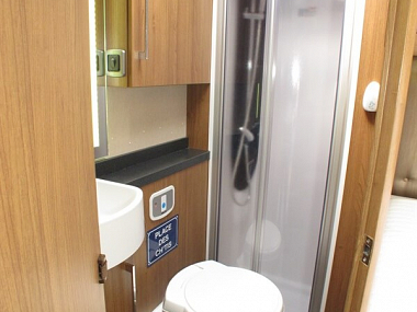  2014-autotrail-tracker-fb-for-sale-uc5802-41.jpg
