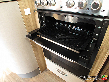  2014-swift-bessacarr-582-for-sale-pics-two-uc5907-26.jpg